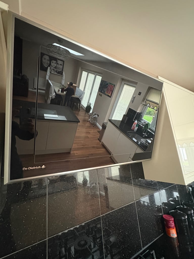 Kitchen Units for Sale Buyer to Collect and Dismantle with Siemens appliances