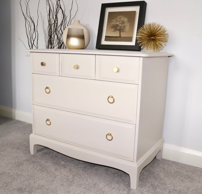 Stag Minstrel Chest Of 5 Drawers In a Neutral off White - Free Local Delivery 5DC