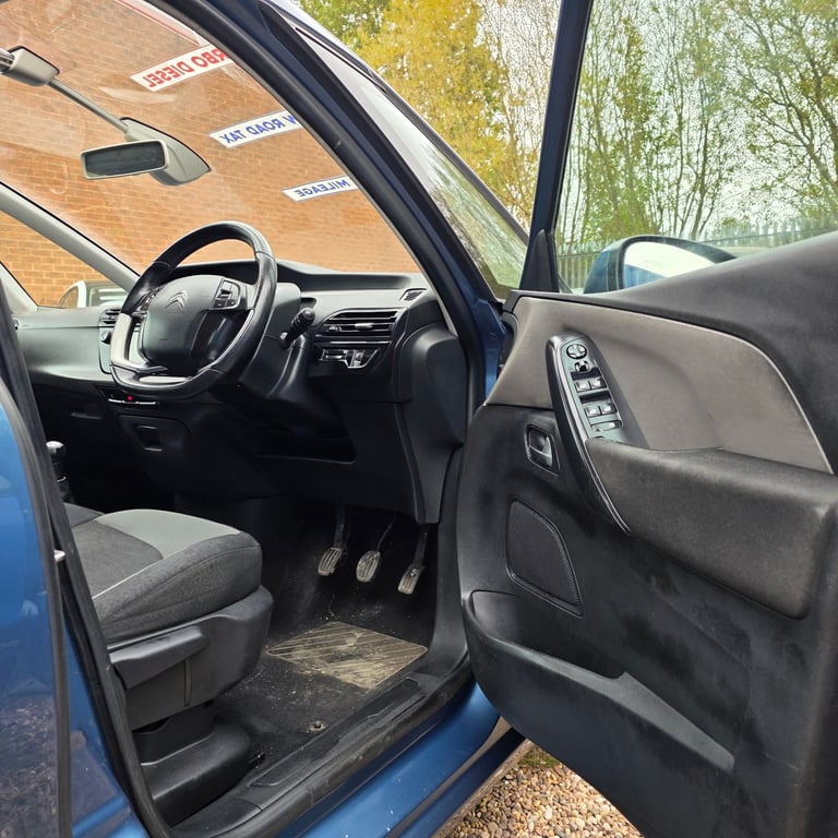 CITROEN C4 PICASSO VTR+ MODEL 1.6 DIESEL 115 BHP YEAR 2014 £20 ROAD TAX PER YEAR LOW MILES!!!