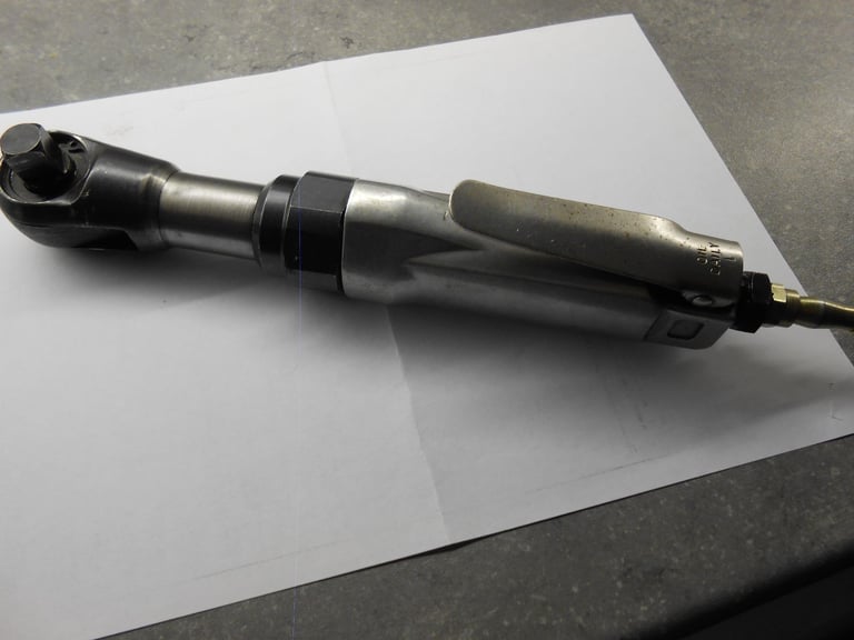 AIR RATCHET 1/2 INCH DRIVE.