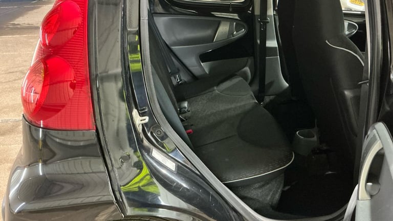 Peugeot, 107, Hatchback, 2011, Manual, 998 (cc), 5 doors