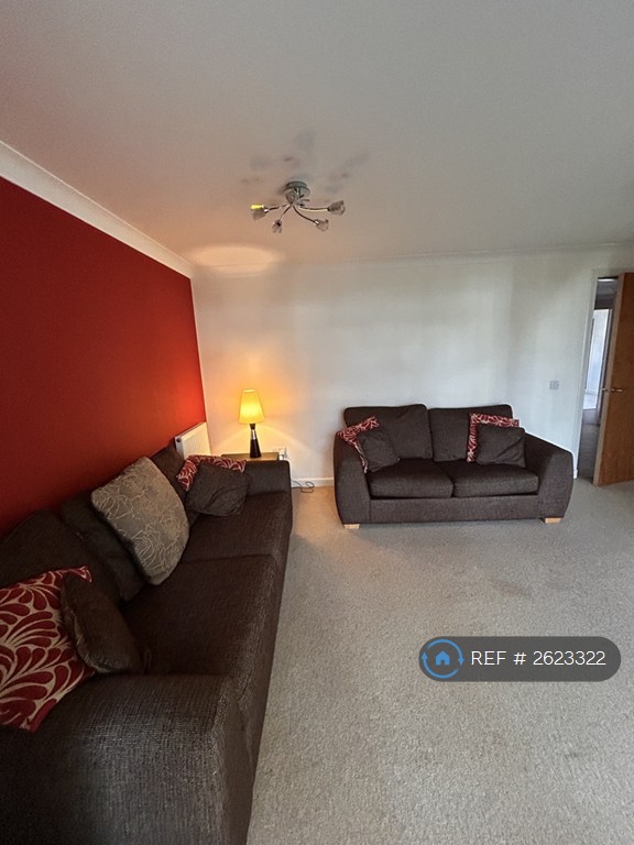 3 bedroom flat in Chesterfield Gardens, Glasgow, G12 (3 bed) (#2623322)