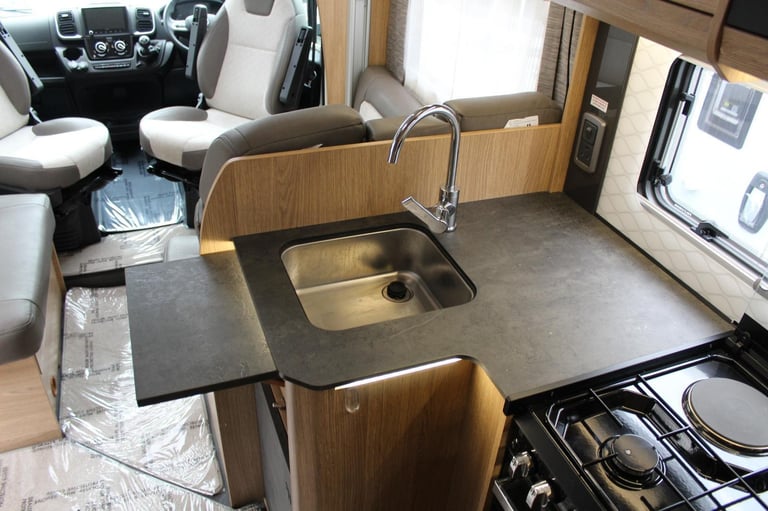 Auto-Trail Tracker RB DIESEL MANUAL 2024/24