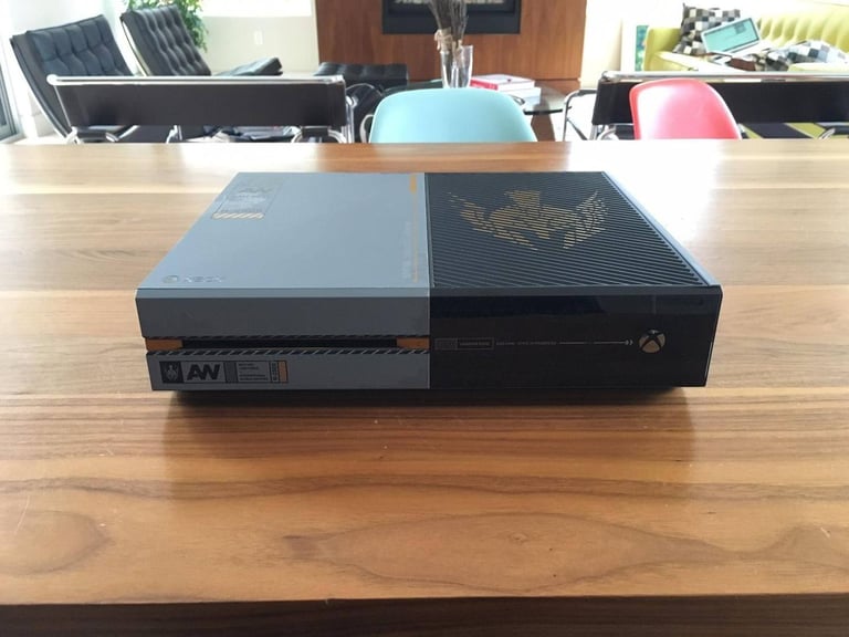 XBOX One console - Call Of Duty Advanced Warfare Special Edition with 1 controller