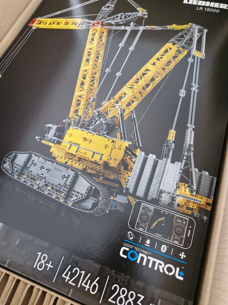 LEGO Technic 42146 Liebherr Crawler Crane LR 13000