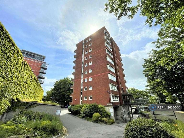 Studio flat in Irving House, Bristol, BS1 (#2637600)