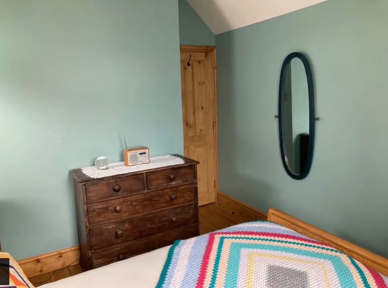 Fully furnished 3 double bedroom house £2000 per month for Dec- Feb only all bills included