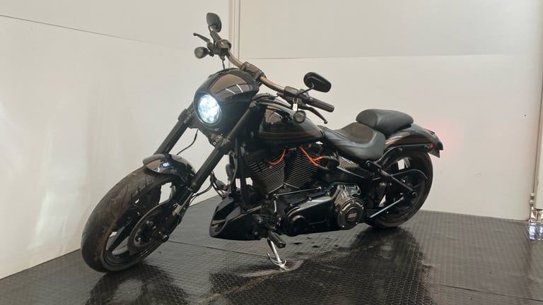 2017 Harley-Davidson Cvo FXSE Custom Colour (16.5MY) CUSTOM Petrol Manual