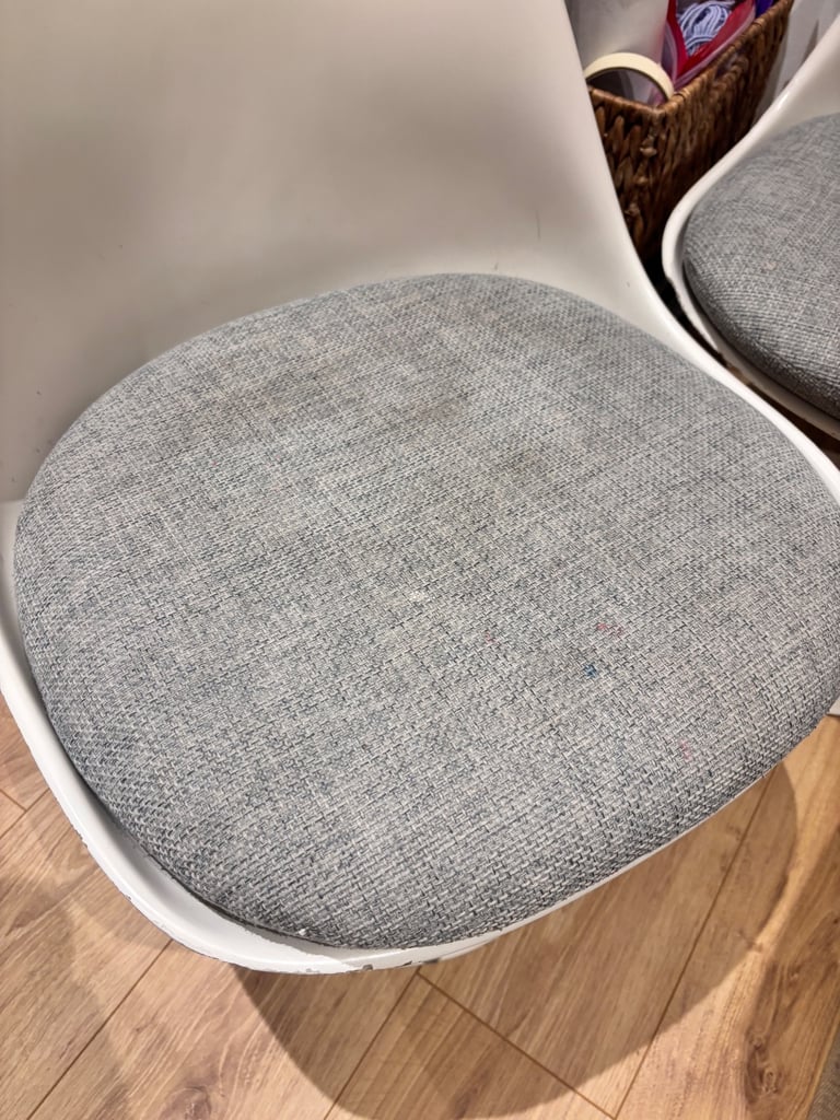 4x Eero Saarinen replica chairs