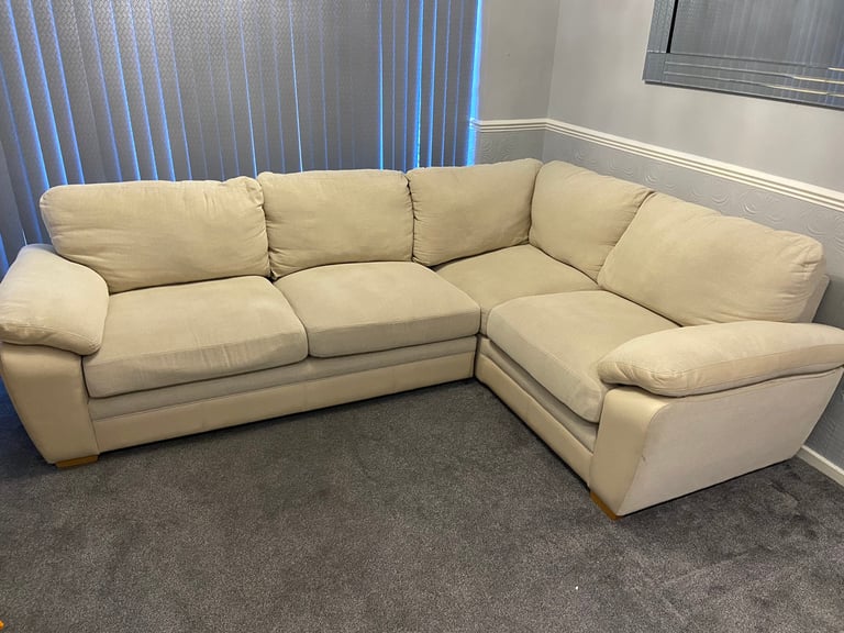 Corner Sofa For In Bedfordshire