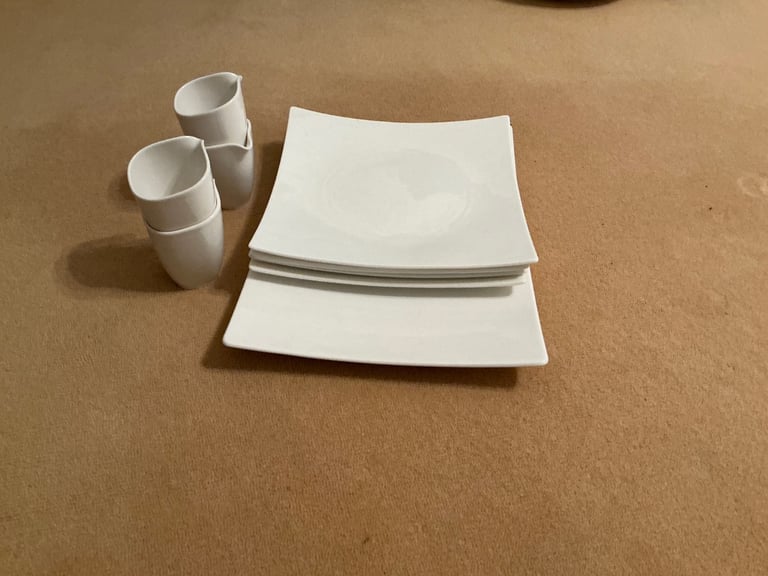 image for CURVED ROYAL BONE CHINA DINNER, DESERT AND GRAVY CUPS SERVICE 4 piece