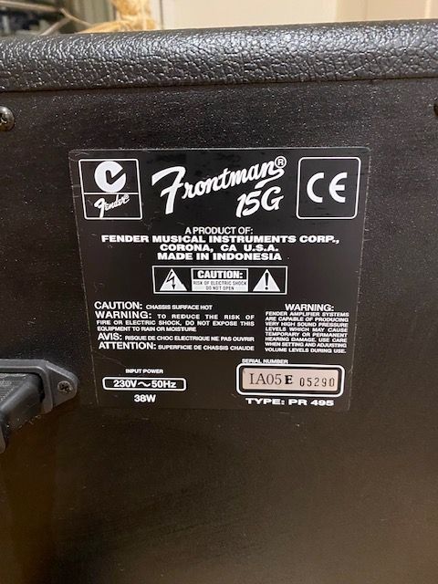 Squier Strat Fender Electric Guitar plus Fender Frontman 15Gamp