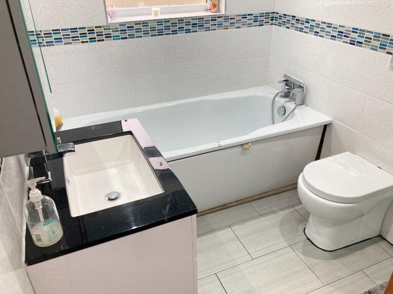 In Family House 1st Floor Double Room Share Shower Kitchen Includes Bills Near Tube Bus Park