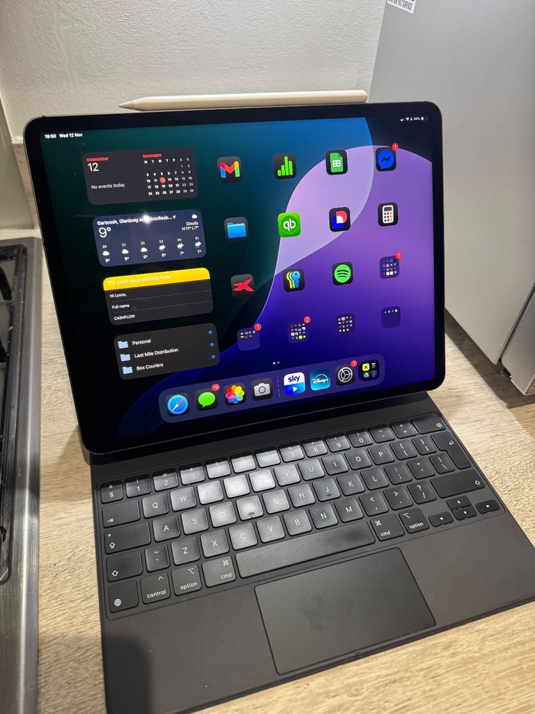 image for iPad Pro 12.9” 256gb (2021) 5G and WiFi + Magic Keyboard + Apple Pencil