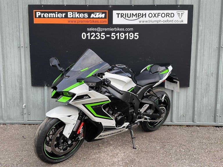 GOREGOUS ONE OWNER 2023/23 KAWASAKI ZX10-R PERFORMANCE MOTORCYCLE
