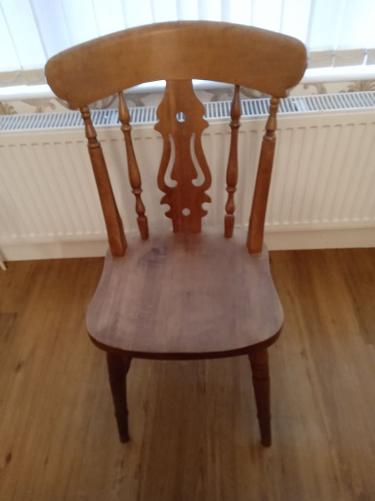 PINE FARMHOUSE TABLE AND 6 BEECH FIDDLE BACK CHAIRS