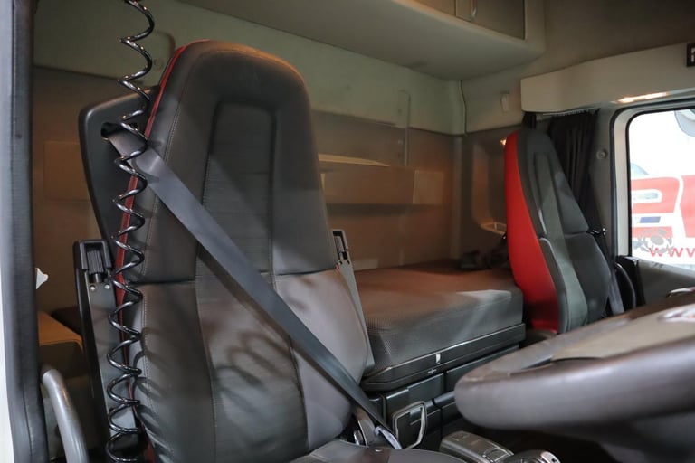 2016 (16 PLATE) Volvo FH460 6x2 Euro 6 Tractor Units