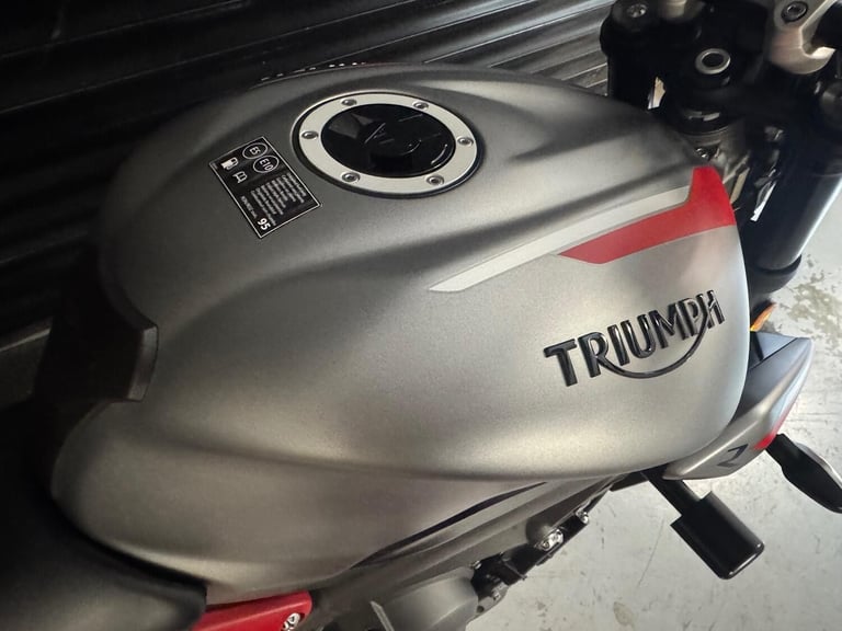 TRIUMPH STREET TRIPLE 765 R Triumph Shift Assist-Htd Grips  More