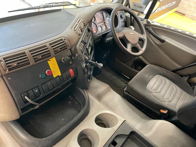 DAF CF75 310 EURO 5, 6X2, 26 TONNE INSULATED BOX 