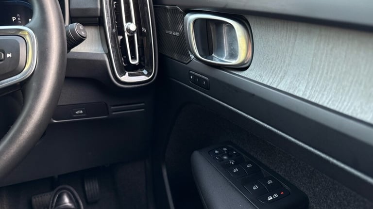 2025 Volvo XC40 Ultra, B4 Mild hybrid, Petrol, Dark Estate Petrol Automatic