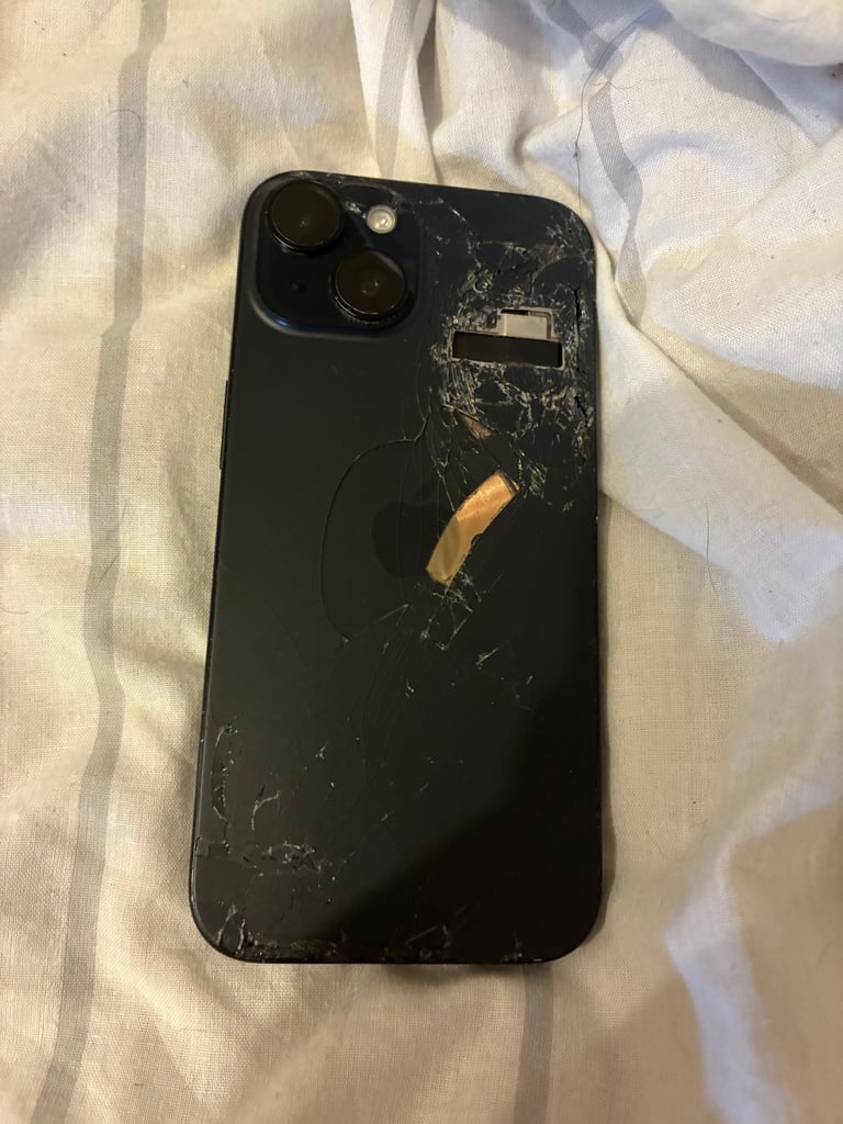iPhone 15 *DAMAGED*