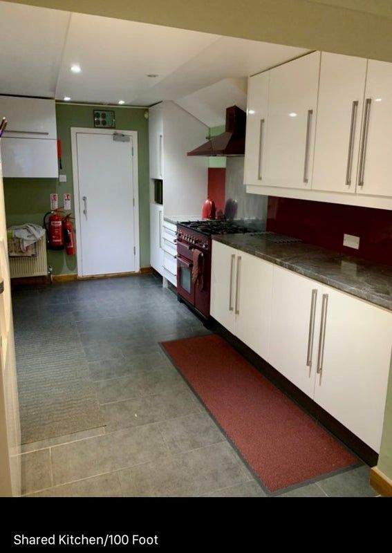 En-Suite Loft, Prime Location Airport access
