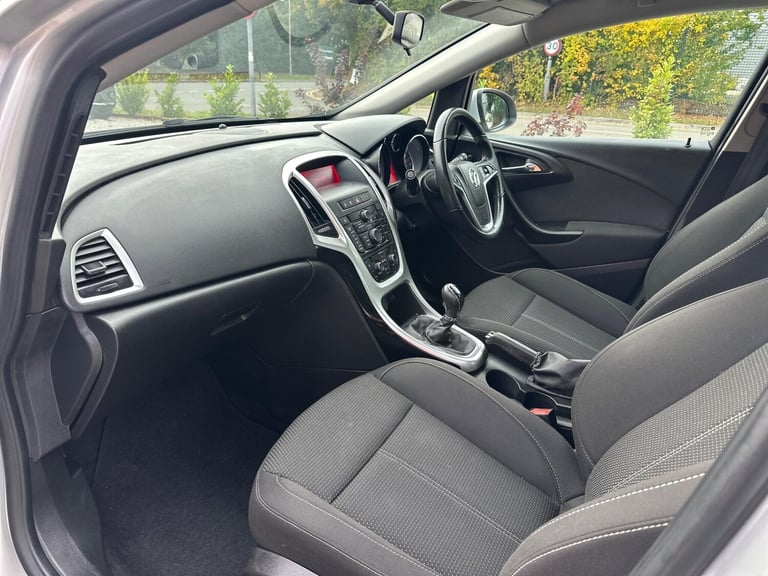 2015 Vauxhall Astra 1.6i SRi Euro 6 5dr HATCHBACK Petrol Manual