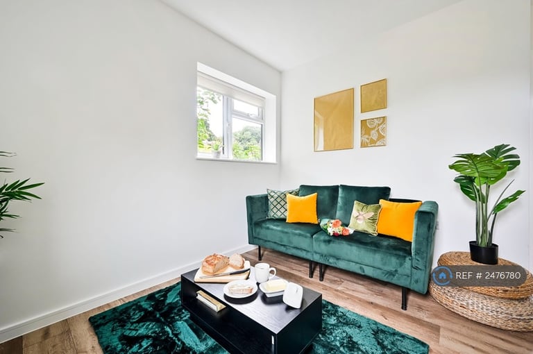 1 bedroom flat in Station Parade, Sevenoaks, TN13 (1 bed) (#2476780)