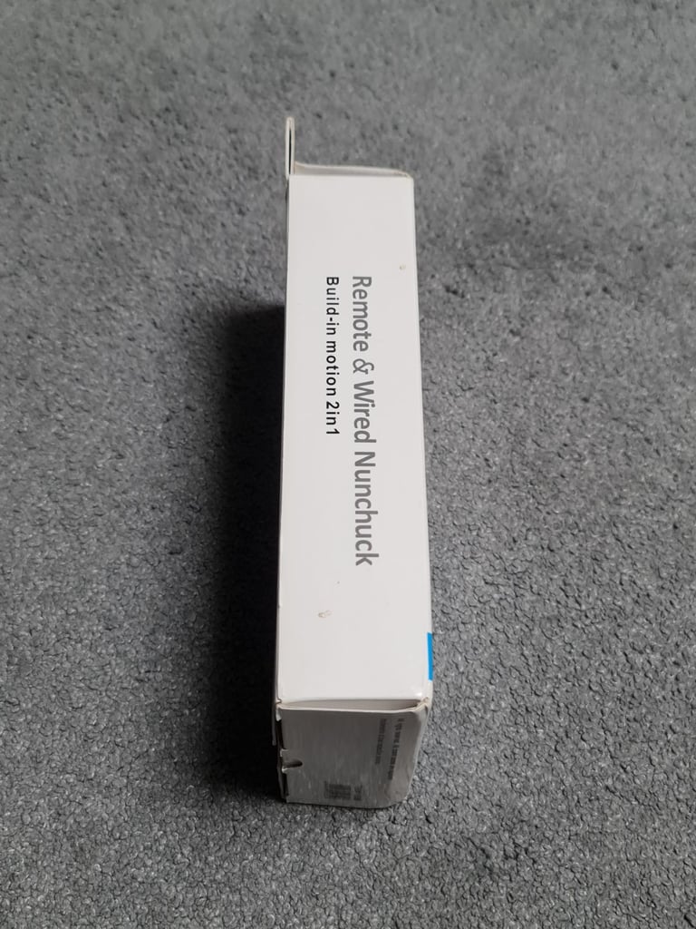 Nintendo Wii Remote & Wired Nunchuck