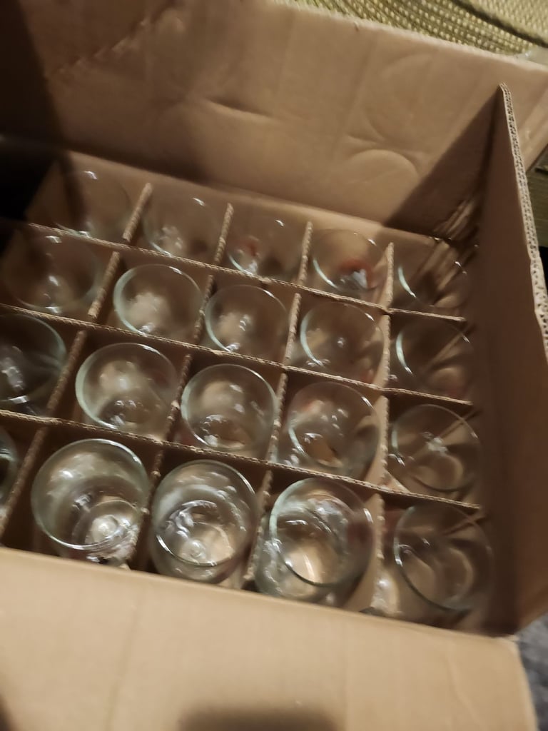 image for 24 moretti pint glasses