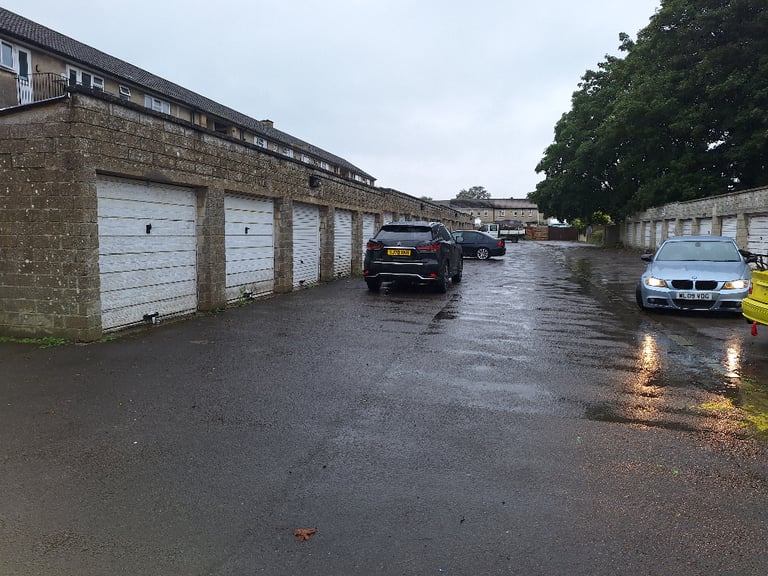 TO LET LOCK UP GARAGES CORSHAM SN13 9JL
