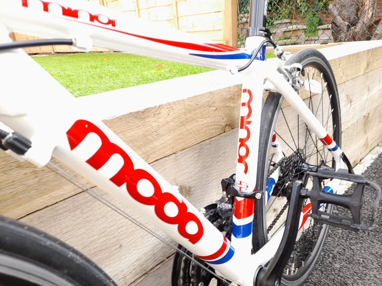 Moda Minor 7-10 year old child's Road Bike 