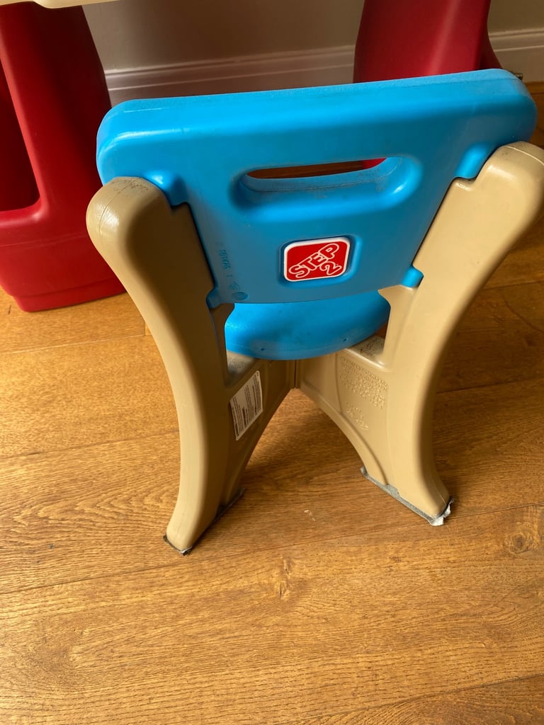 Step 2 Deluxe Art Activity Desk