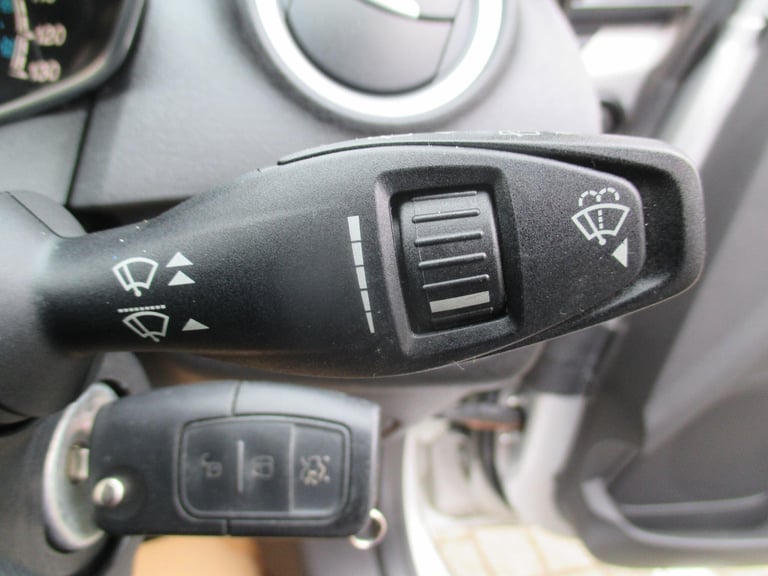 2014 Ford Fiesta 1.25 Zetec Euro 5 5dr HATCHBACK Petrol Manual