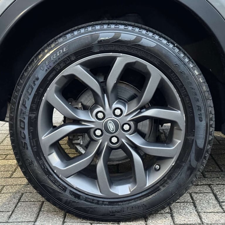 2019 Land Rover Discovery Sport 2.0 Discovery Sport Landmark TD4 Auto 4WD 5dr SUV Diesel Automatic