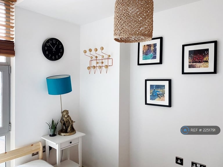 2 bedroom flat in The St. George Building, Leeds, LS1 (2 bed) (#2251791)