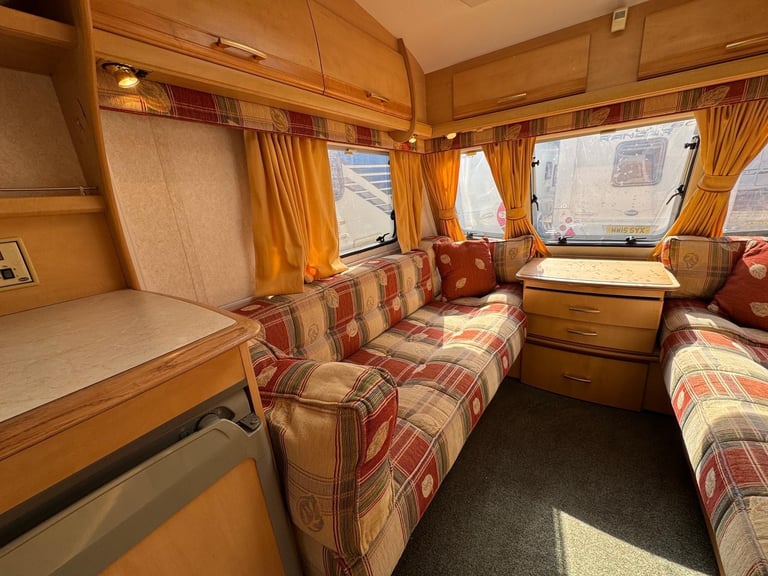 ⭐️ 2004 BAILEY PAGEANT MAJESTIC ⭐️ 2 BERTH TOURING CARAVAN ⭐️