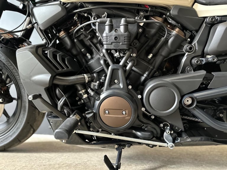 STUNNING ONE OWNER 2023/23 HARLEY-DAVIDSON SPORTSTER S MOTORCYCLE