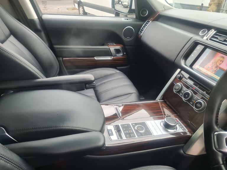 Land Rover Range Rover vogue SE AUTO 3.0 TDV6 Black pack FSH WITH LAND ROVER 