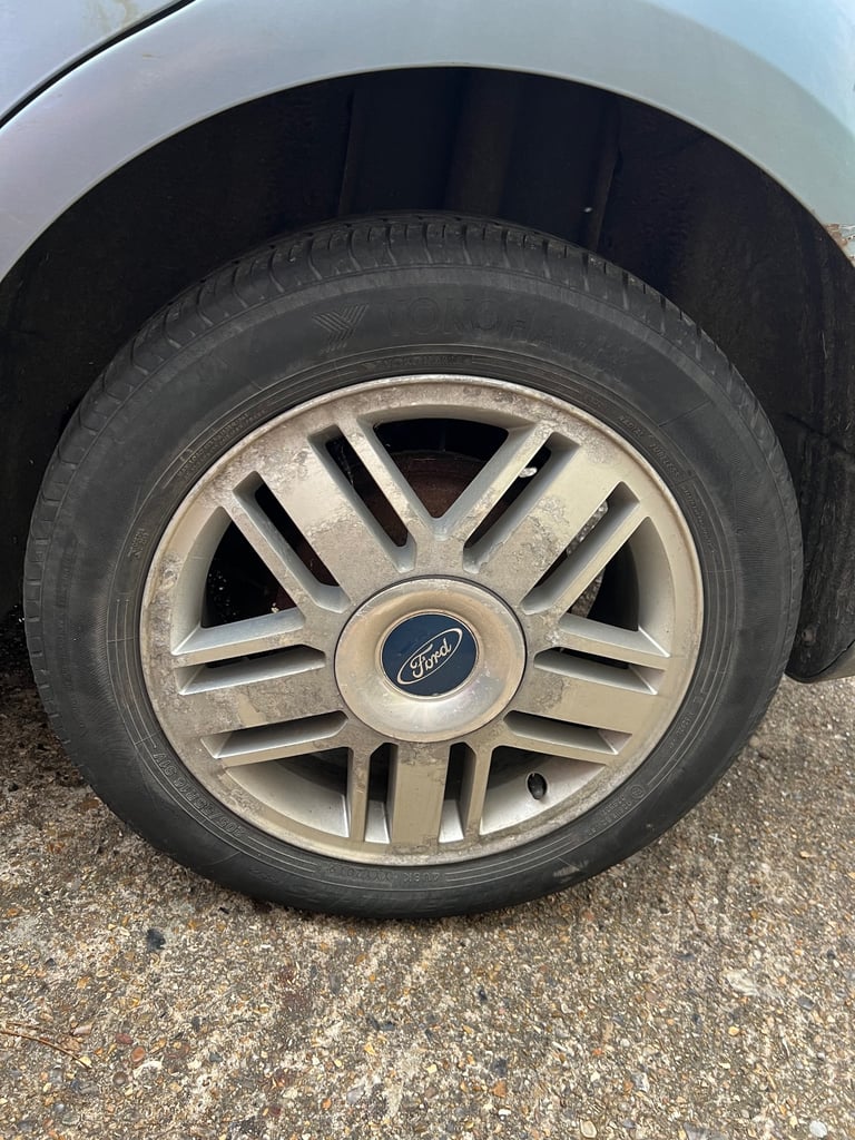 Ford focus ghia alloy wheels 16”