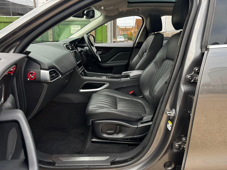 2017 Jaguar F-Pace 2.0d Portfolio 5dr Auto AWD ESTATE DIESEL Automatic