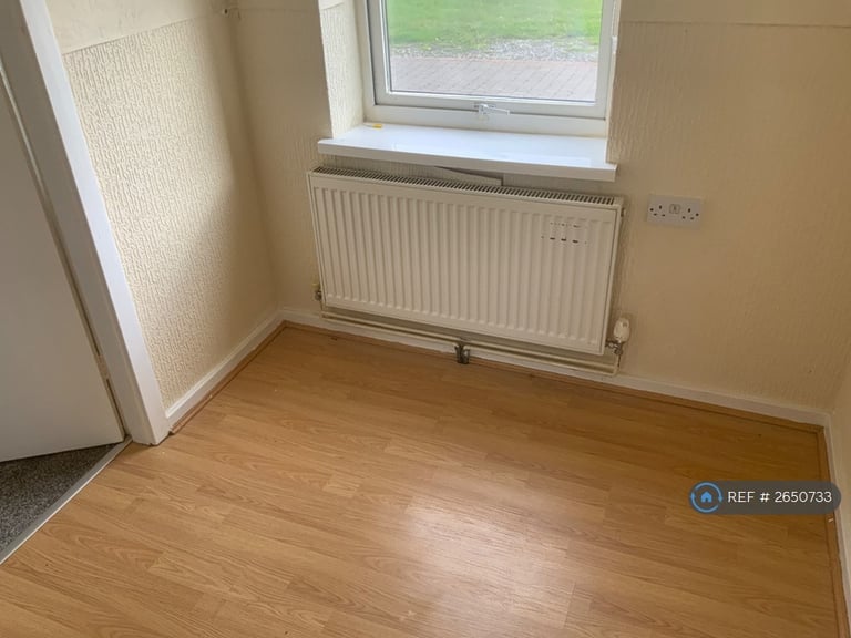 1 bedroom flat in Cumberland Close, Bircotes, Doncaster, DN11 (1 bed) (#2650733)