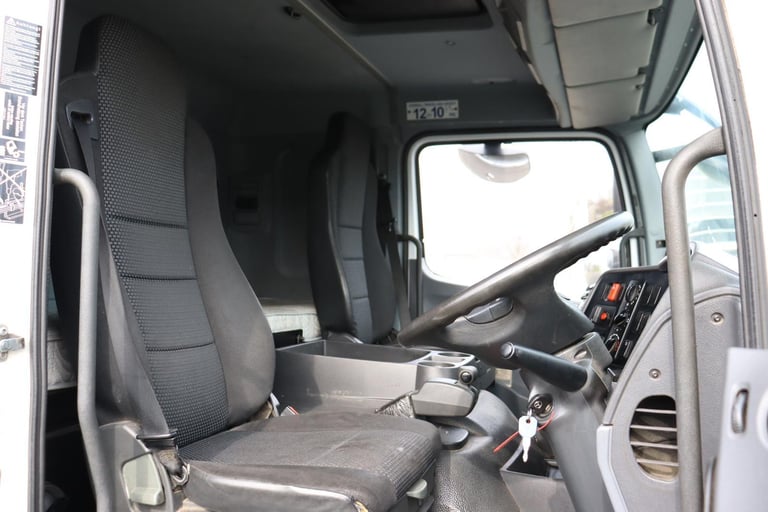 MERCEDES AXOR 1824 4X2 SLEEPER 26FT BOXVAN (2013)