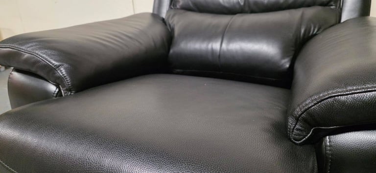 As New DFS®️ Medwick Black Genuine Leather Electric Power Recliner Armchair USB Charging RRP £1099