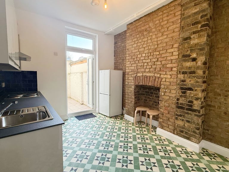 Modern Ground Floor Studio Flat to Rent, Chatsworth Road, Hackney E5