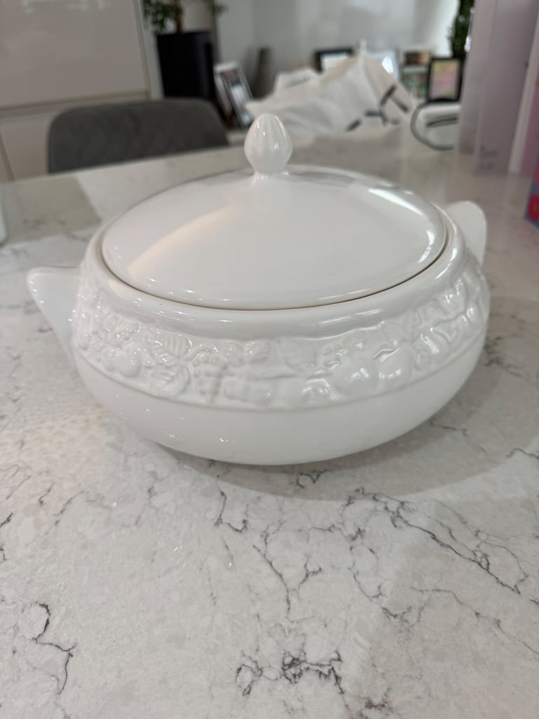 2 Casserole dishes china