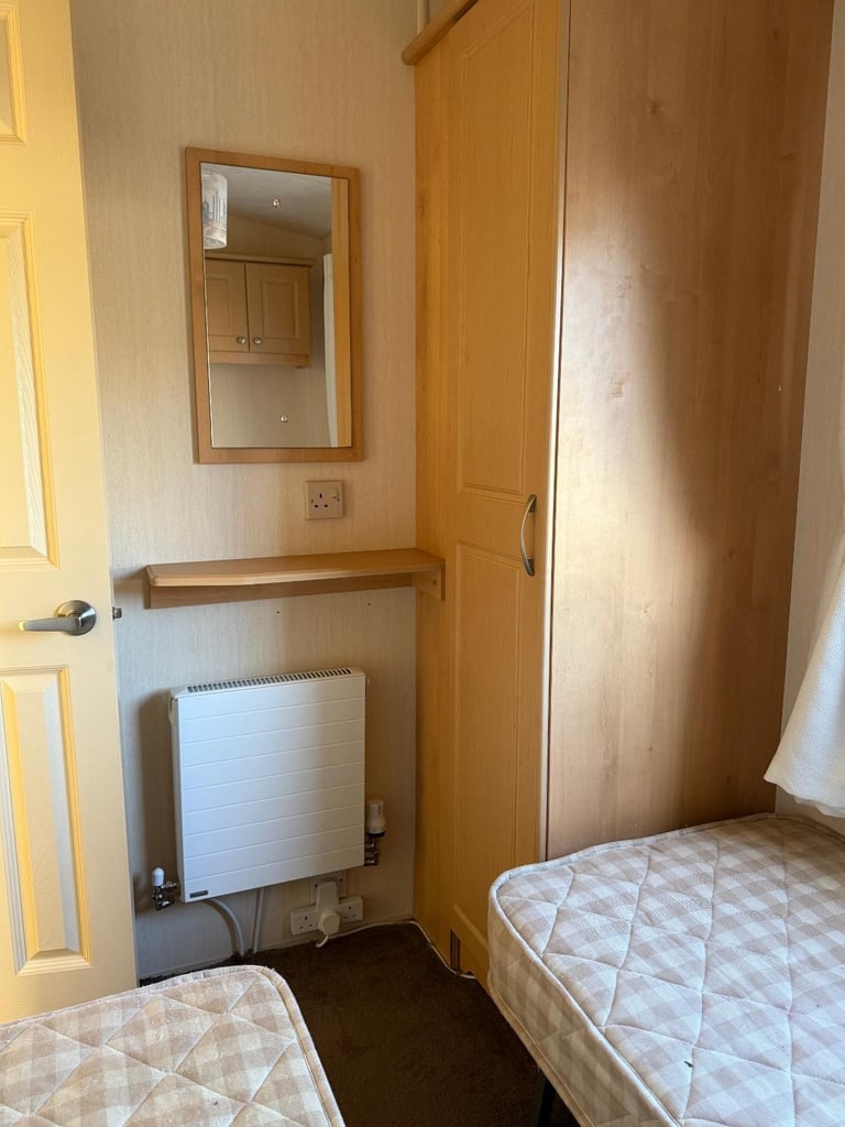 CHEAP CARAVAN FOR SALE OFF SITE 32FT X 12FT X 2 BEDROOMS / PRIVATE LAND
