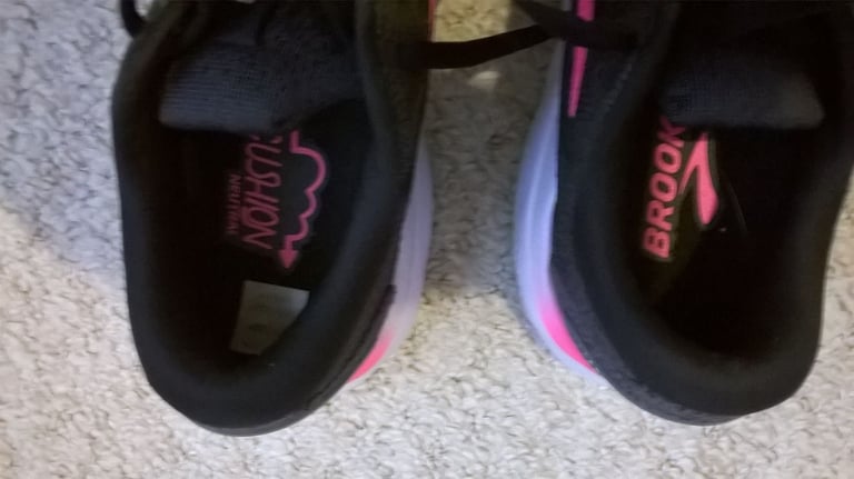 BROOKS GHOST TRAINERS WIDE FIT  RRP £139 FREE POST 