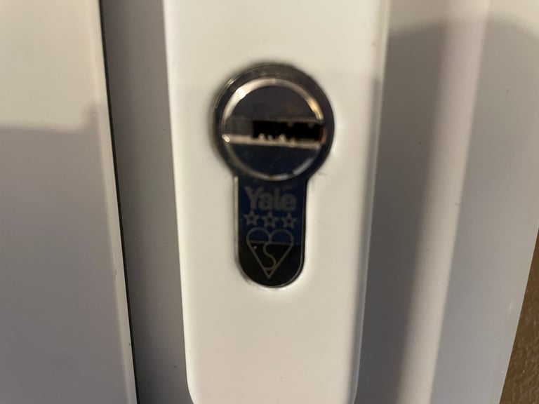 UPVC DOOR 208 x 91 cm NEW (LESS THAN 6 MONTHS OLD) - UPVC THERMAL DOUBLE GLAZED DOOR (REF: DX126)