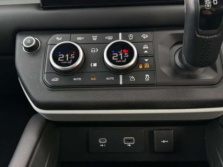 2022 Land Rover Defender 110 3.0 D300 MHEV HSE SUV 5dr Diesel Auto 4WD Euro 6 (s/s) (300 ps) ESTA...